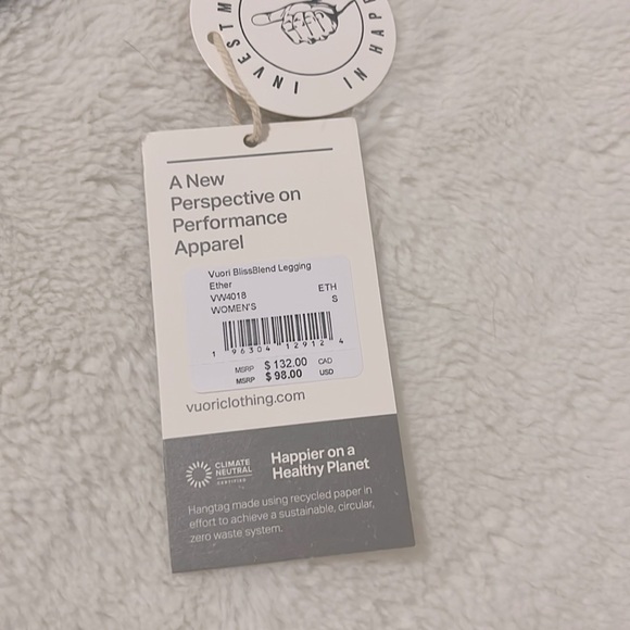 Vuori AllTheFeels Legging NWT. Size small. - Picture 2 of 6